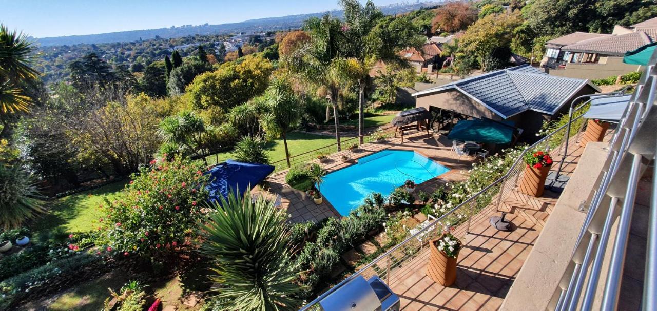 Over The Moon Guesthouse Johannesburg Exterior photo