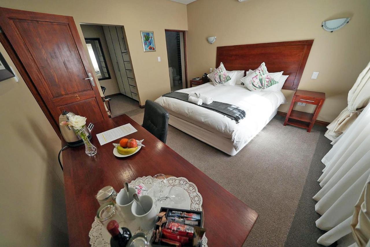 Over The Moon Guesthouse Johannesburg Exterior photo